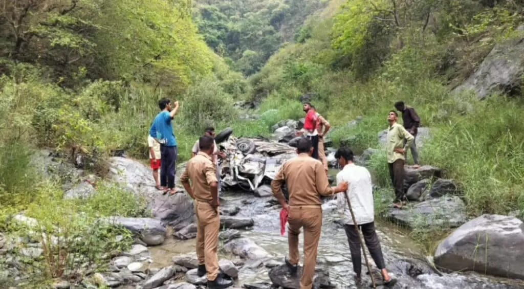 Uttarakhand: हादसा , अनियंत्रित होकर कार  गहरी खाई में गिरी ,दो लोगों की मौके पर ही दर्दनाक मौत
