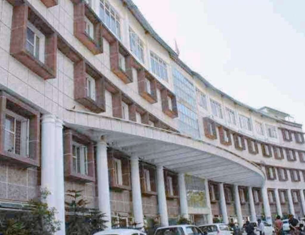 Uttarakhand: धामी कैबिनेट की महत्वपूर्ण बैठक आज ,हो सकते हैं यह बड़े फैसले
