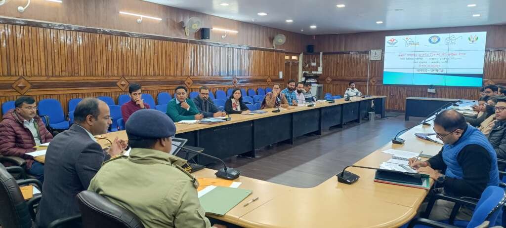 चंपावत: भवन कर वसूली में तेजी लाने के निर्देश, स्वच्छता पर विशेष फोकस — जिलाधिकारी मनीष कुमार