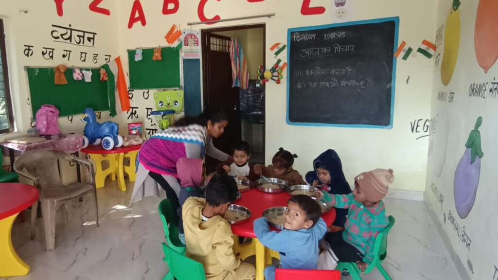 देहरादून- जिला प्रशासन ने डिस्ट्रिक्ट प्लान से 54 आंगनबाड़ी केंद्र बनाए मॉडर्न प्ले स्कूल