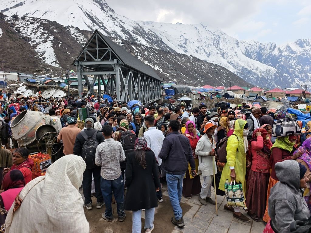 Kedarnath Dham crowd 2026 devotees rush first week darshan Uttarakhand