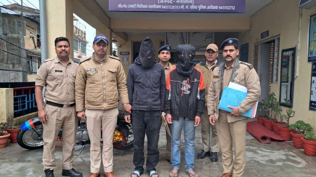 नैनीताल में युवक की हत्या मामले में गिरफ्तार आरोपियों के साथ तल्लीताल पुलिस टीम।