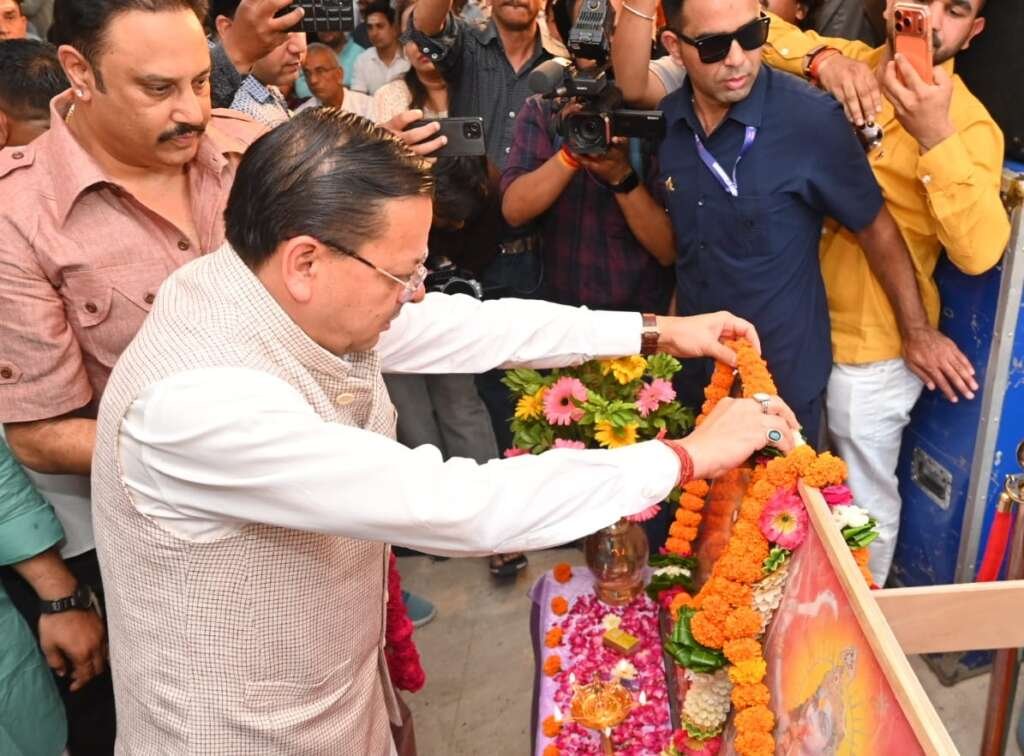 हरिद्वार में आनंद धर्मशाला ट्रस्ट के लोकार्पण कार्यक्रम में संबोधित करते मुख्यमंत्री पुष्कर सिंह धामी।