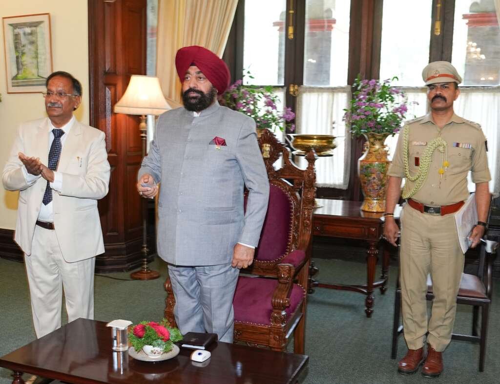 नैनीताल लोक भवन में राज्यपाल द्वारा ऐप लोकार्पण एवं प्रशिक्षण सामग्री जारी करते हुए कार्यक्रम का दृश्य।