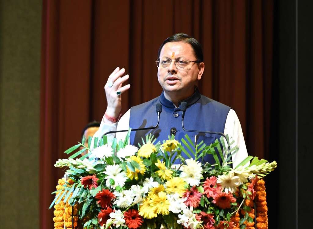 देहरादून में आयोजित कार्यक्रम में संबोधन देते मुख्यमंत्री पुष्कर सिंह धामी।