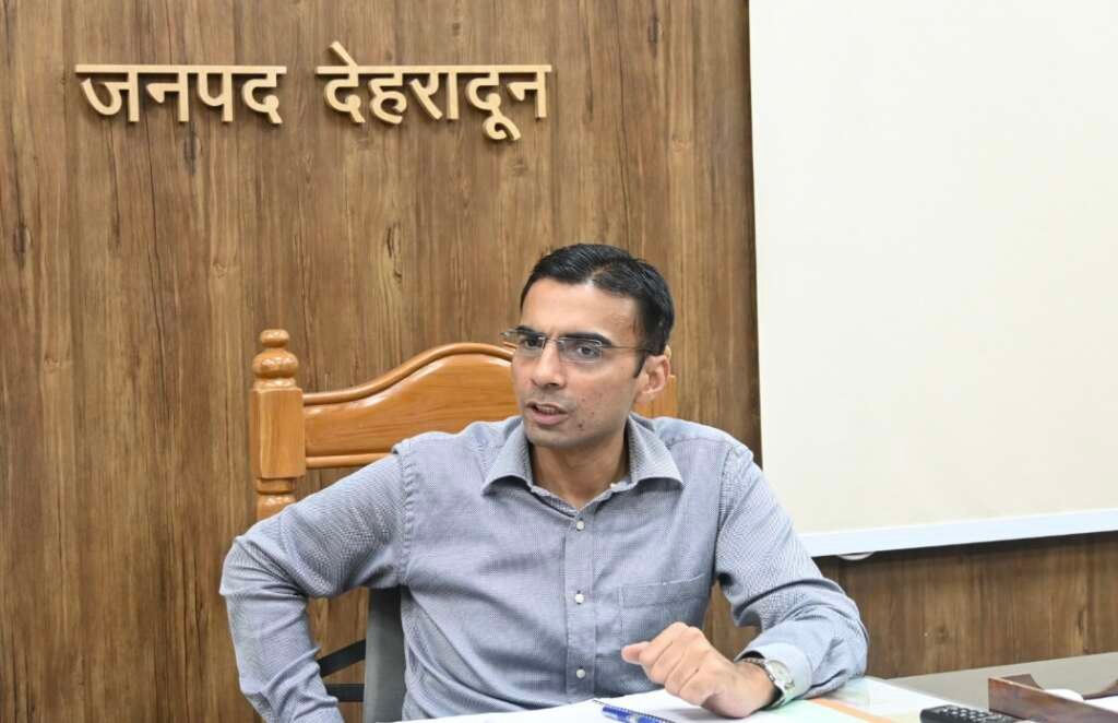 देहरादून के जिलाधिकारी सविन बंसल की फाइल फोटो