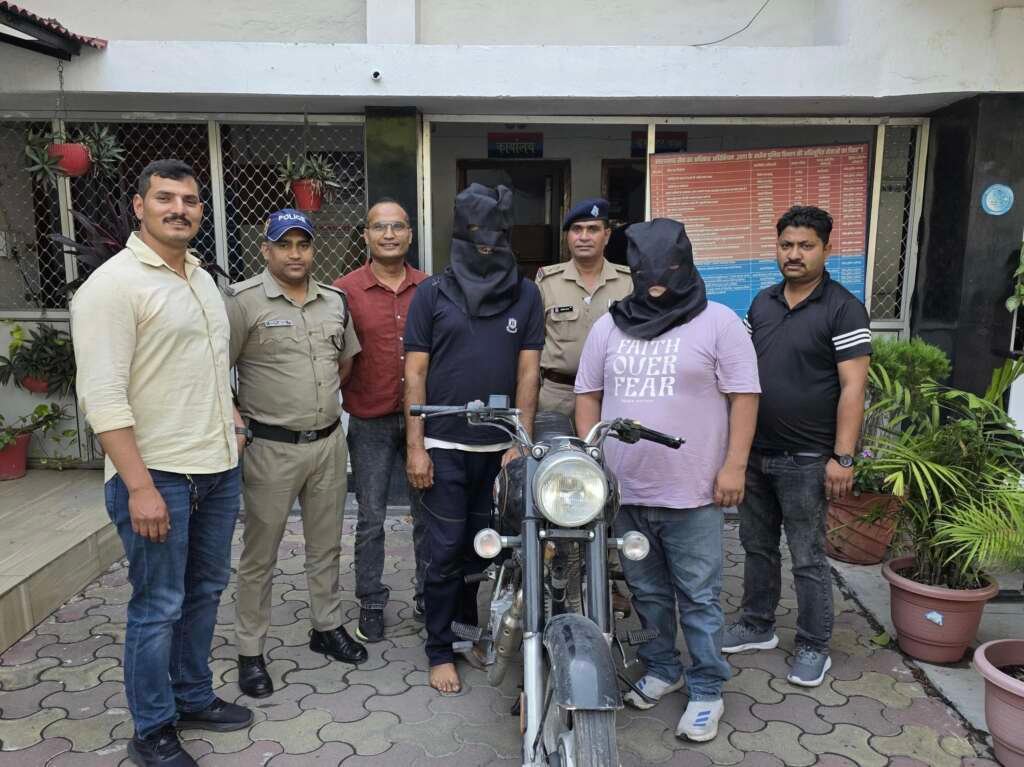 हल्द्वानी पुलिस ने बाइक चोरी गैंग का पर्दाफाश कर दो आरोपियों को गिरफ्तार किया।