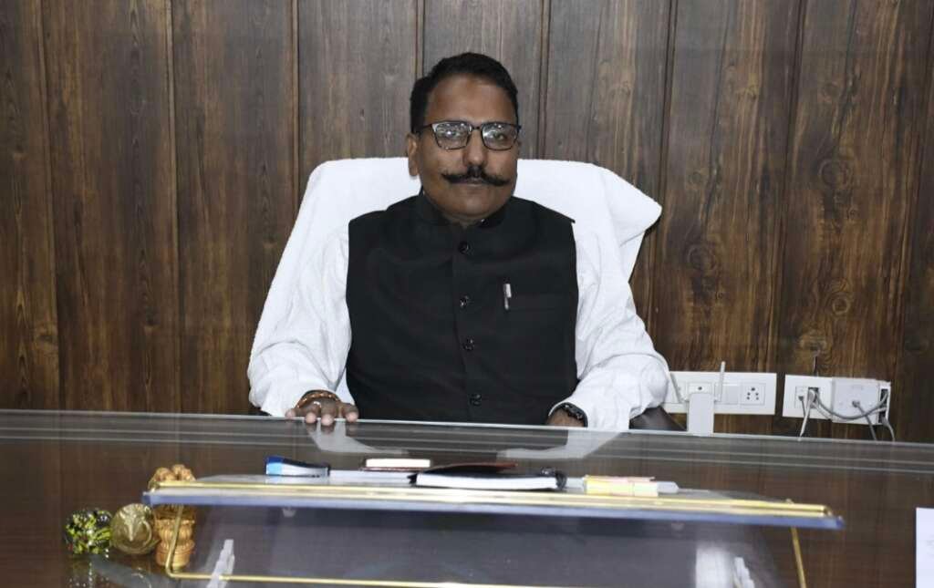 फाइल फोटो में नैनीताल के जिलाधिकारी ललित मोहन रयाल।