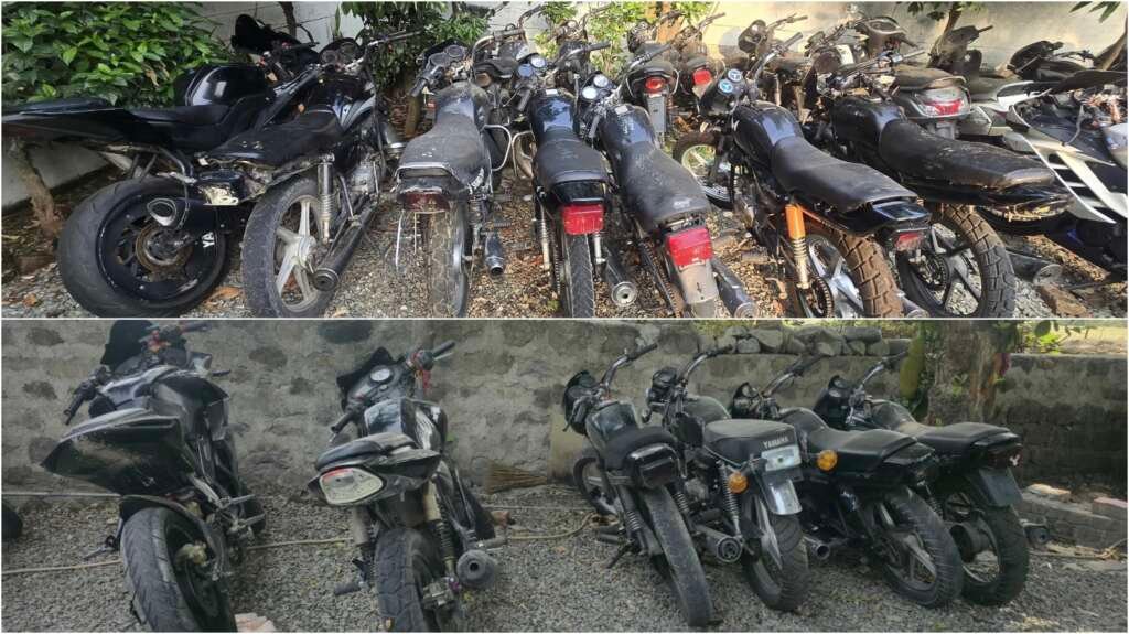 चोरगलिया में पुलिस द्वारा सीज की गई बिना नंबर प्लेट वाली बाइकें