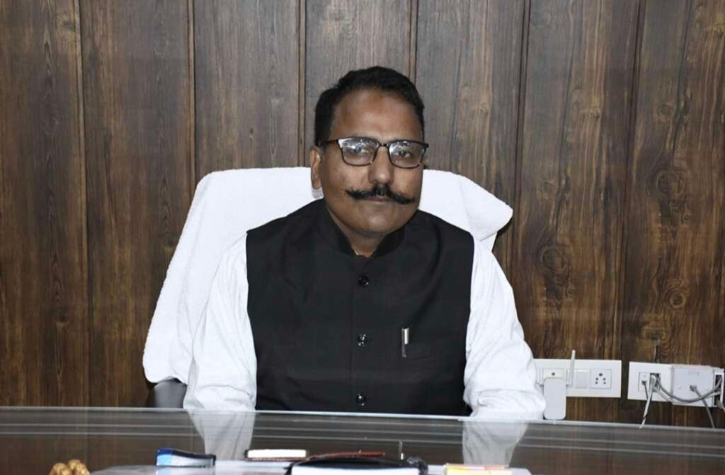 फाइल फोटो में नैनीताल के जिलाधिकारी ललित मोहन रयाल।