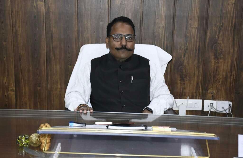 प्रतीकात्मक तस्वीर जिसमें नैनीताल जिले में होमस्टे नियमों के उल्लंघन पर प्रशासनिक कार्रवाई को दर्शाया गया है।