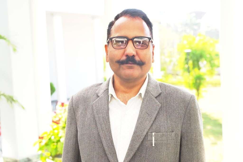 नैनीताल जिलाधिकारी ललित मोहन रयाल की फाइल फोटो, भूमि उपयोग नियमों के उल्लंघन पर हुई कार्रवाई से जुड़ी।