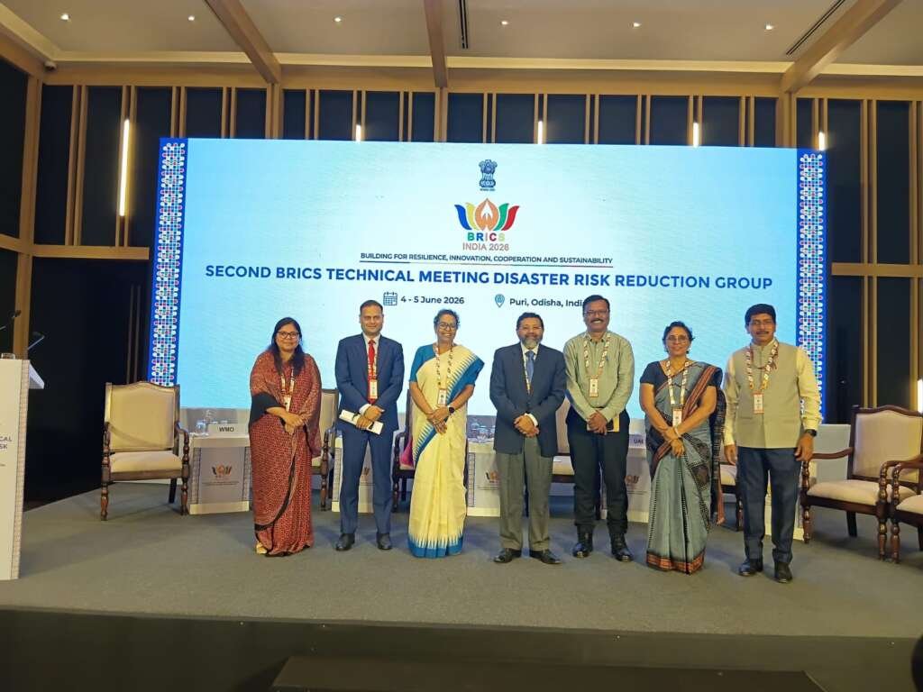 BRICS मंच पर उत्तराखंड आपदा प्रबंधन मॉडल पर प्रस्तुति देती टीम और उपस्थित प्रतिनिधि।