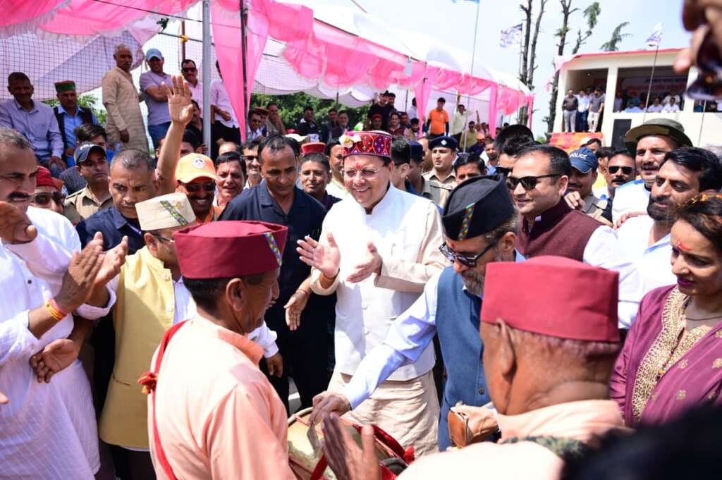 नागथात में आयोजित जौनसार-बावर महोत्सव में शामिल होते मुख्यमंत्री पुष्कर सिंह धामी।