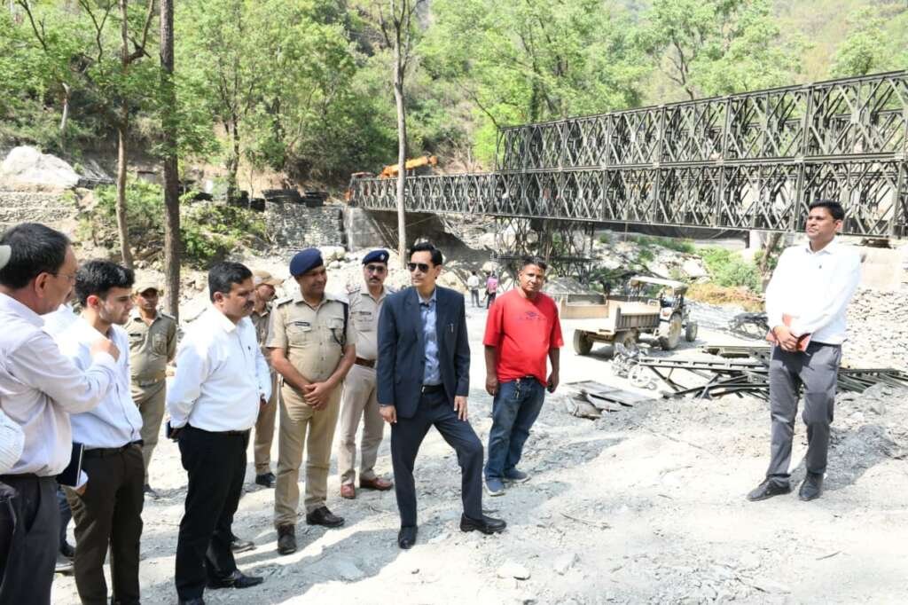निर्माणाधीन बाईपास मार्ग का निरीक्षण।