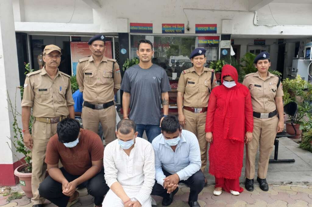 हल्द्वानी पुलिस की स्पा सेंटर छापेमारी की कार्रवाई।