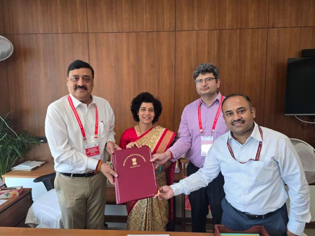 नई दिल्ली में उत्तराखंड स्वास्थ्य सेवाओं से जुड़े MoU पर हस्ताक्षर का कार्यक्रम।