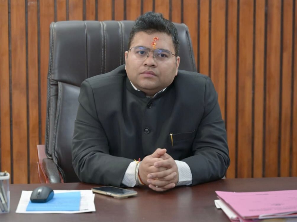 जिलाधिकारी विशाल मिश्रा की आधिकारिक तस्वीर।
