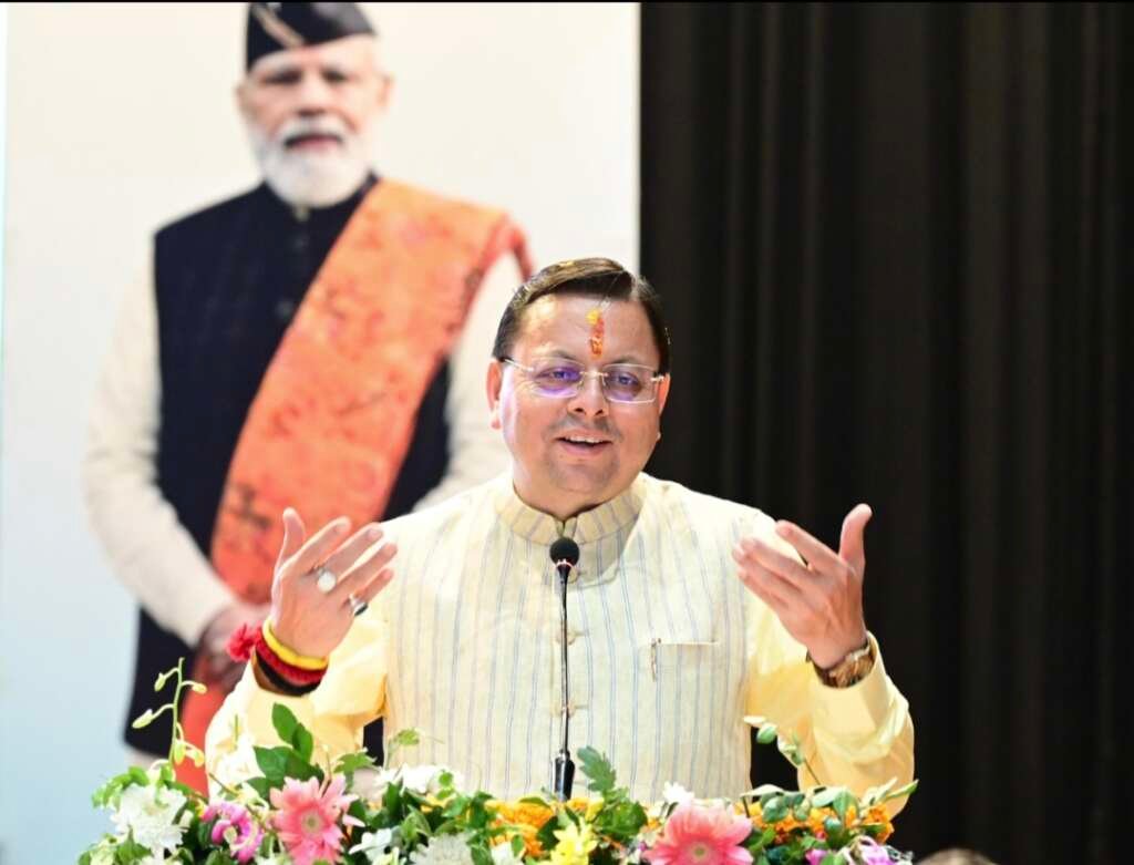 सीएम धामी प्रधानमंत्री मोदी के 12 साल के कार्यकाल पर बयान देते हुए।