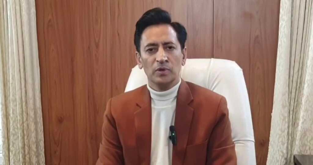 लोअर माल रोड मामले में कुमाऊँ आयुक्त दीपक रावत की फाइल फोटो।