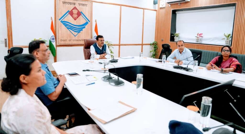 मुख्य सचिव आनन्द बर्द्धन कांवड़ यात्रा 2026 की तैयारियों की समीक्षा बैठक करते हुए।