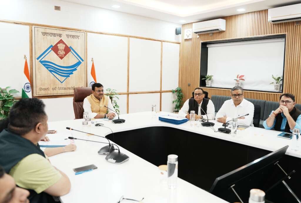 मुख्य सचिव आनंद वर्द्धन सचिवालय में SARRA की उच्च स्तरीय बैठक की अध्यक्षता करते हुए।