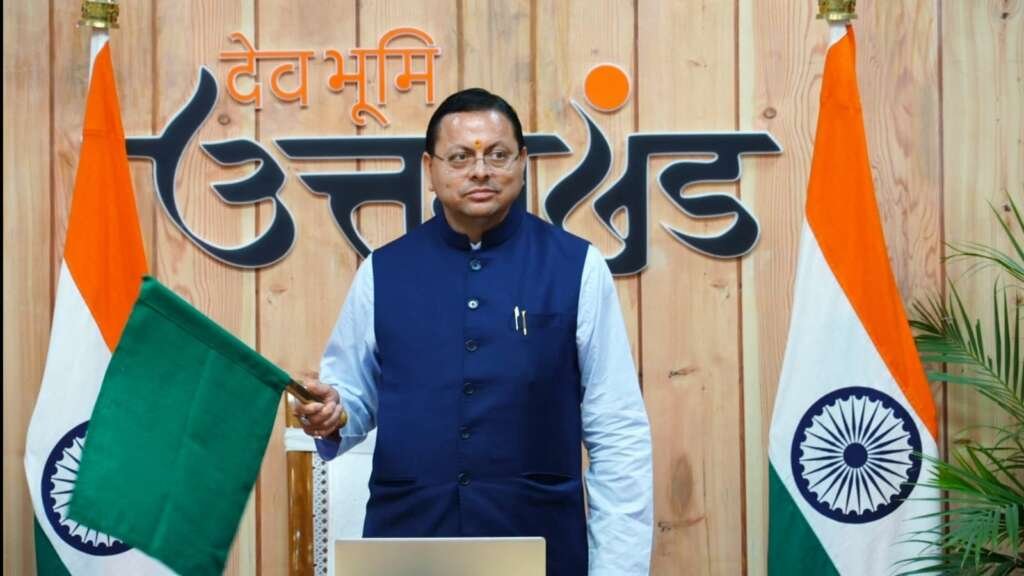 रामनगर–देहरादून एक्सप्रेस रेल सेवा के शुभारंभ कार्यक्रम में मुख्यमंत्री पुष्कर सिंह धामी।