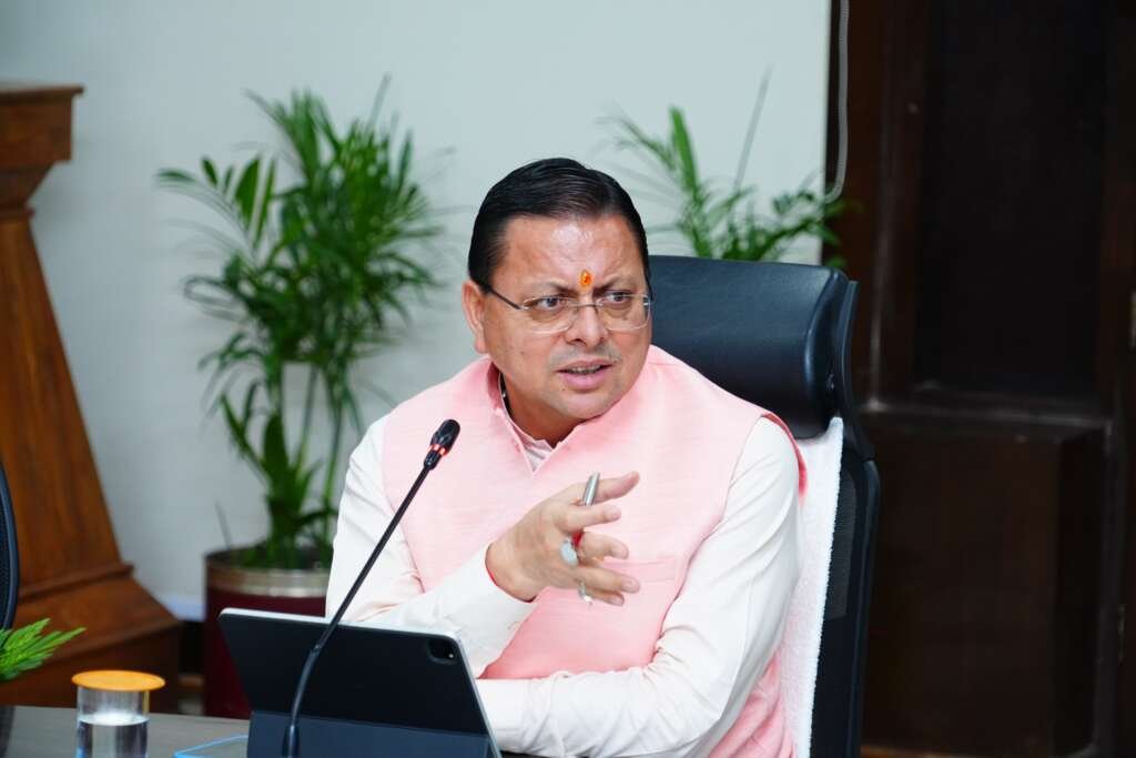 देहरादून में राज्य वन्यजीव बोर्ड की बैठक की अध्यक्षता करते मुख्यमंत्री पुष्कर सिंह धामी।