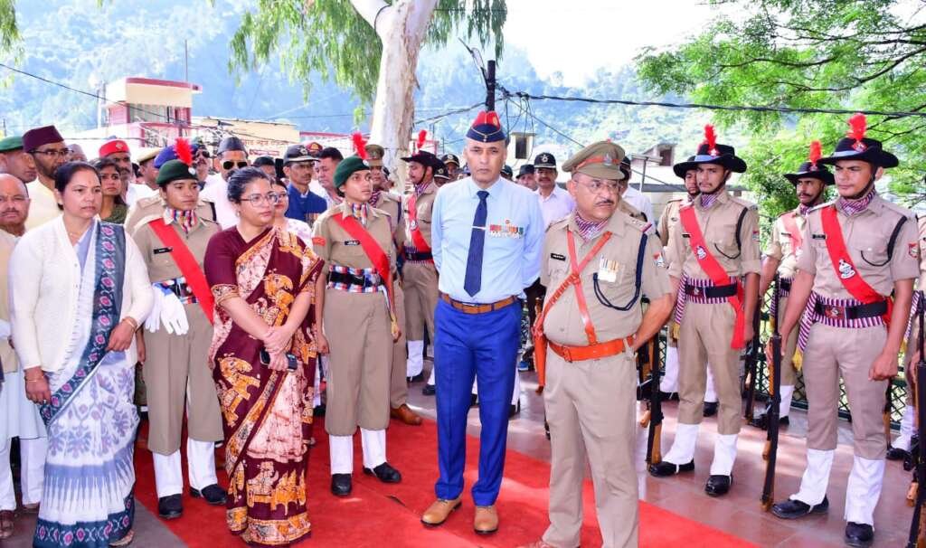 Bageshwar: कारगिल विजय दिवस पर वीर शहीदों को भावभीनी श्रद्धांजलि, पूरे जिले ने शौर्य और सर्वोच्च बलिदान को किया नमन