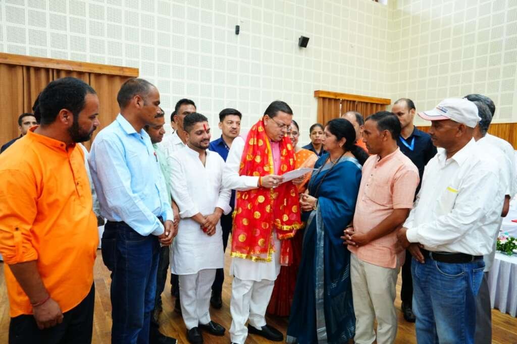 Dehradun News: मुख्यमंत्री धामी ने सुनीं जन समस्याएं, अधिकारियों को प्राथमिकता के आधार पर त्वरित समाधान के सख्त निर्देश