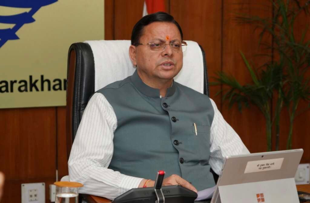 विभिन्न विकास योजनाओं को मंजूरी देते मुख्यमंत्री पुष्कर सिंह धामी (फाइल फोटो)
