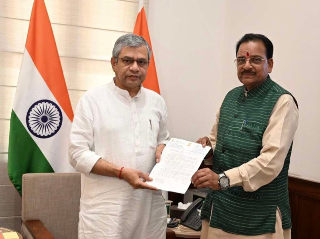 सांसद अजय भट्ट रेल मंत्री अश्विनी वैष्णव से मुलाकात कर काठगोदाम-दिल्ली वंदे भारत एक्सप्रेस शुरू करने की मांग रखते हुए