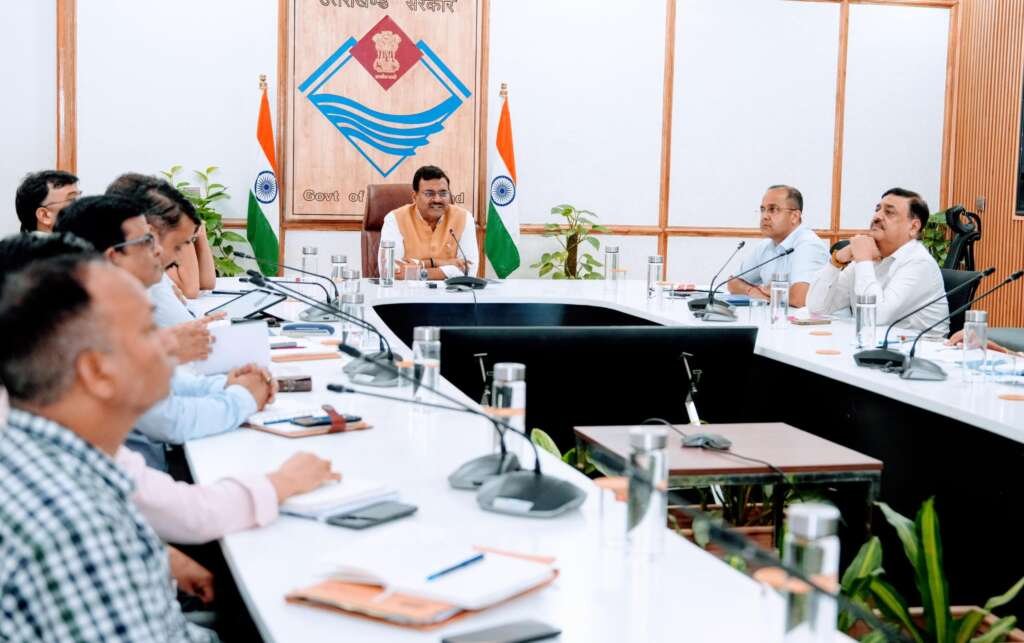 देहरादून सचिवालय में एनकॉर्ड की 12वीं बैठक की अध्यक्षता करते मुख्य सचिव आनंद बर्द्धन।