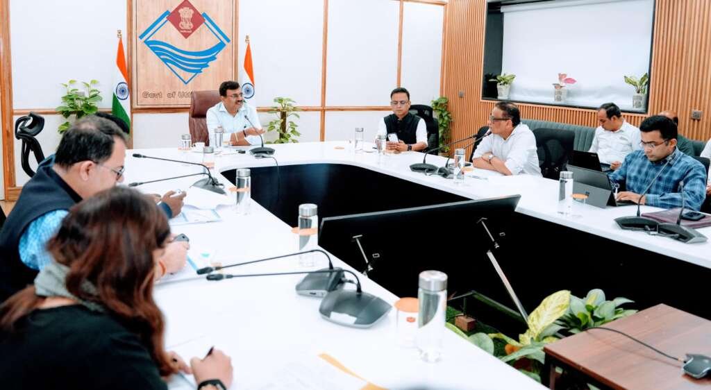 उत्तराराखंड के मुख्य सचिव आनंद बर्द्धन ने राजस्व वृद्धि और AI आधारित टैक्स जांच व्यवस्था को लेकर अधिकारियों को दिए निर्देश