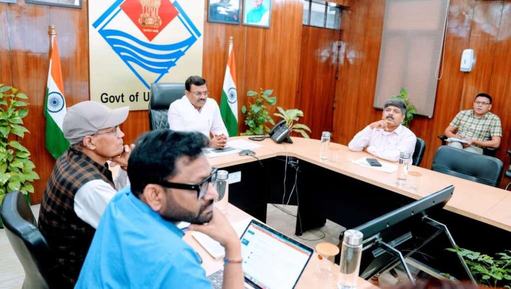 देहरादून में उत्तराखंड एकीकृत बागवानी विकास परियोजना की समीक्षा बैठक में मुख्य सचिव आनंद बर्द्धन