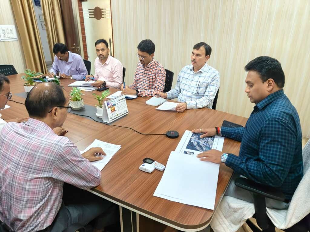 प्रभारी सचिव डॉ. आर. राजेश कुमार केदारनाथ यात्रा व्यवस्थाओं की वर्चुअल समीक्षा करते हुए