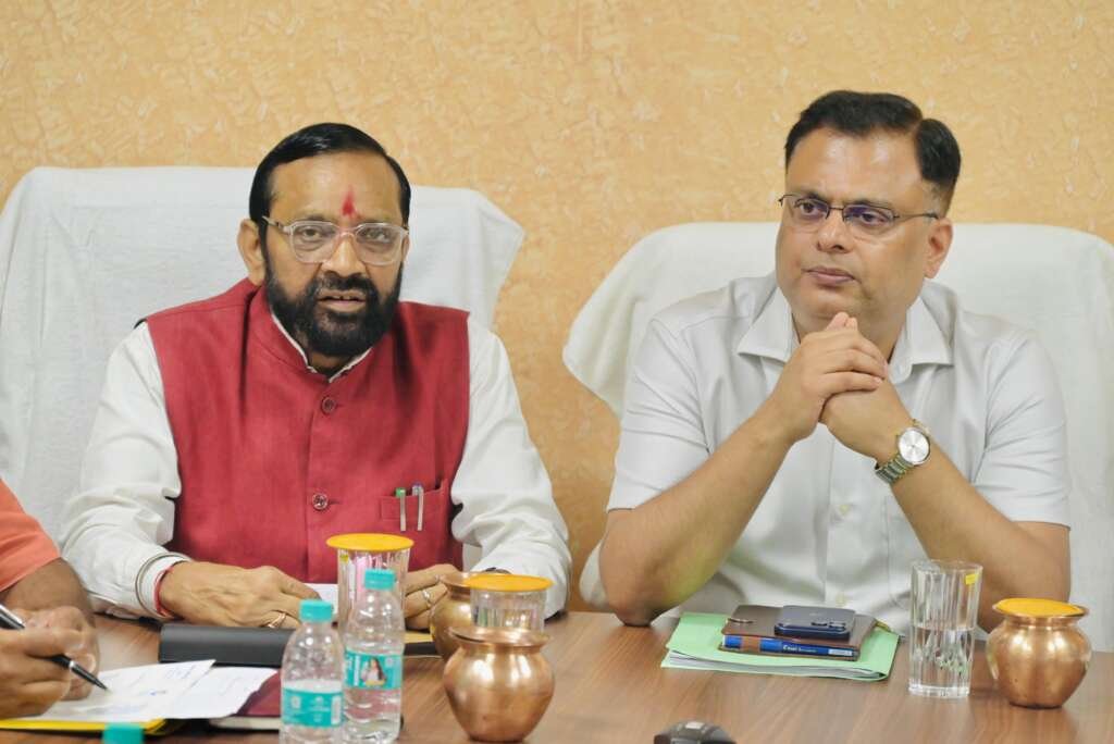 उत्तराखंड में सफाई कर्मचारियों की समस्याओं को लेकर अधिकारियों और कर्मचारी संगठनों की बैठक