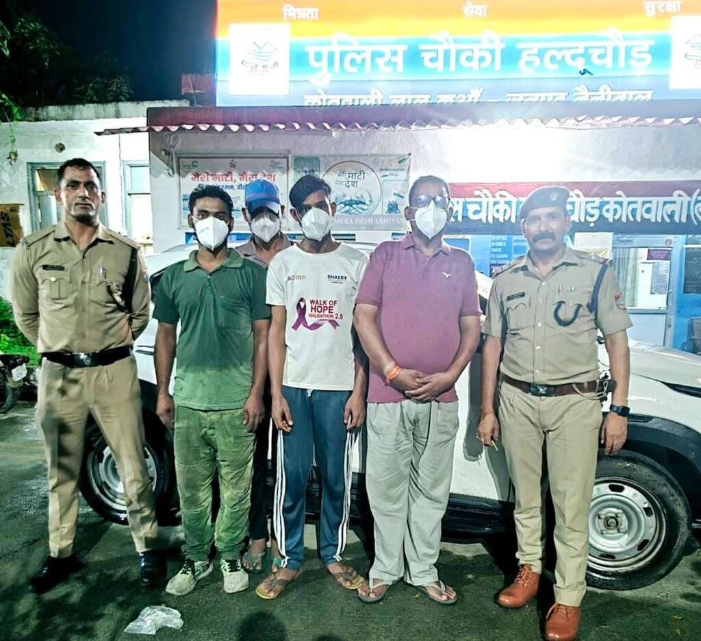 बंधक बनाने में प्रयुक्त निशान मैग्नाइट कार पुलिस ने कब्जे में ली