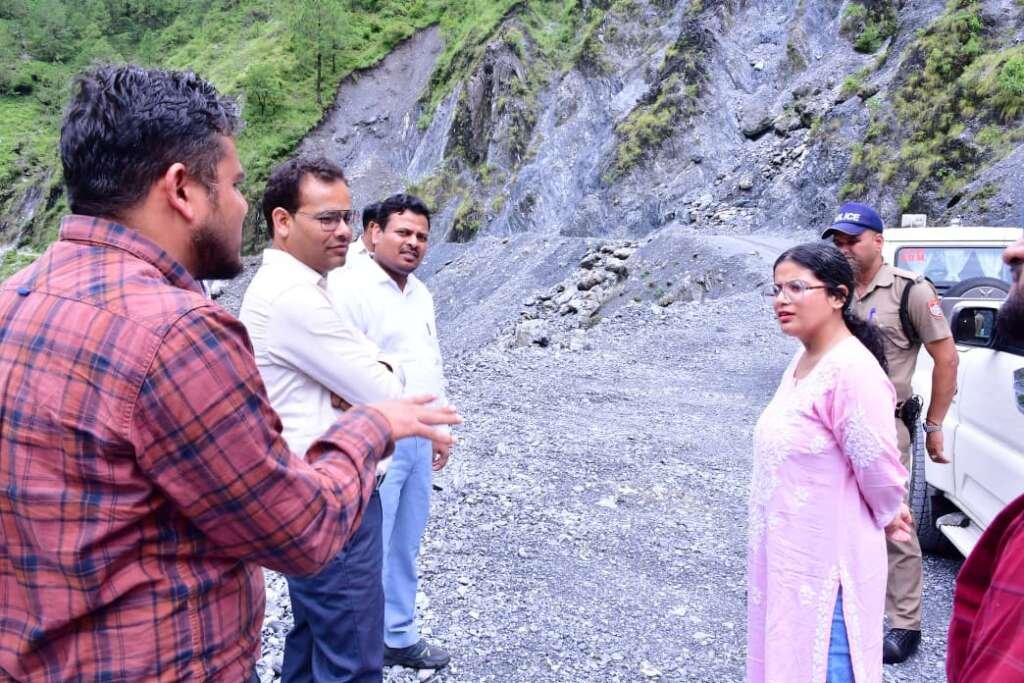 bageshwar-dm-apurva-pandey-pindar-valley-inspection.jpg