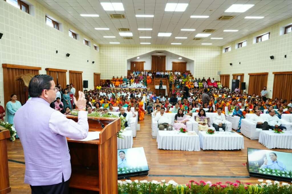 मुख्यमंत्री पुष्कर सिंह धामी मुख्यमंत्री उद्यमशाला चौपाल-2026 को संबोधित करते हुए