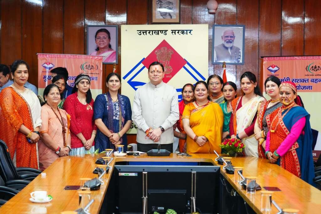देहरादून में सशक्त बहना उत्सव’ कार्यक्रम में मुख्यमंत्री पुष्कर सिंह धामी।