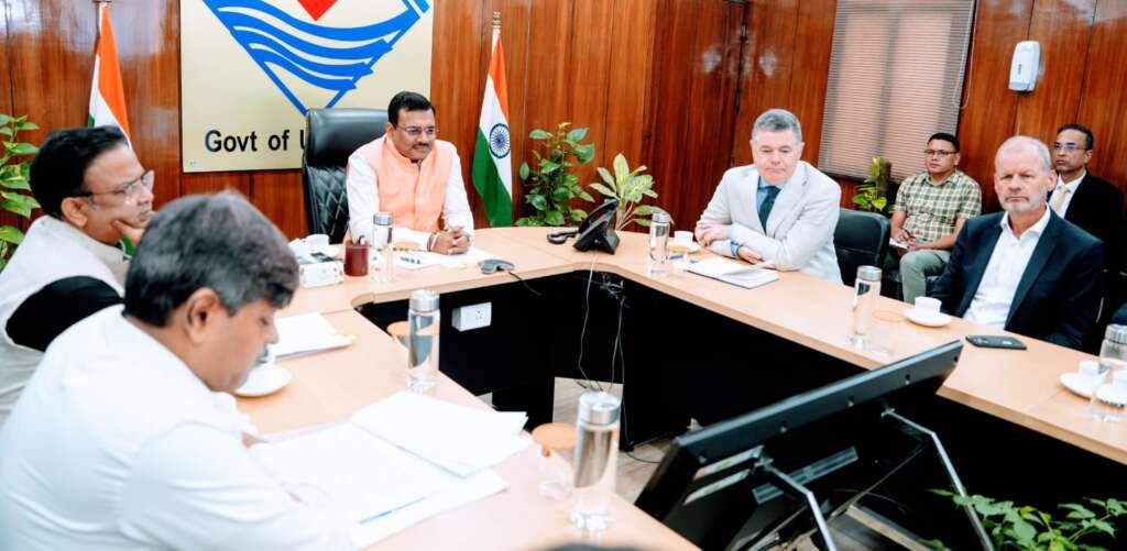 मुख्य सचिव आनन्द बर्द्धन से विश्व बैंक के एमडी पास्कल डोनोहोई की सचिवालय में मुलाकात