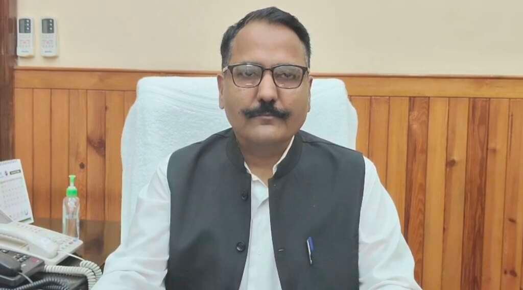 मतदाता सूची विशेष गहन पुनरीक्षण (SIR-2026) अभियान को लेकर जानकारी देते जिला निर्वाचन अधिकारी एवं जिलाधिकारी ललित मोहन रयाल।