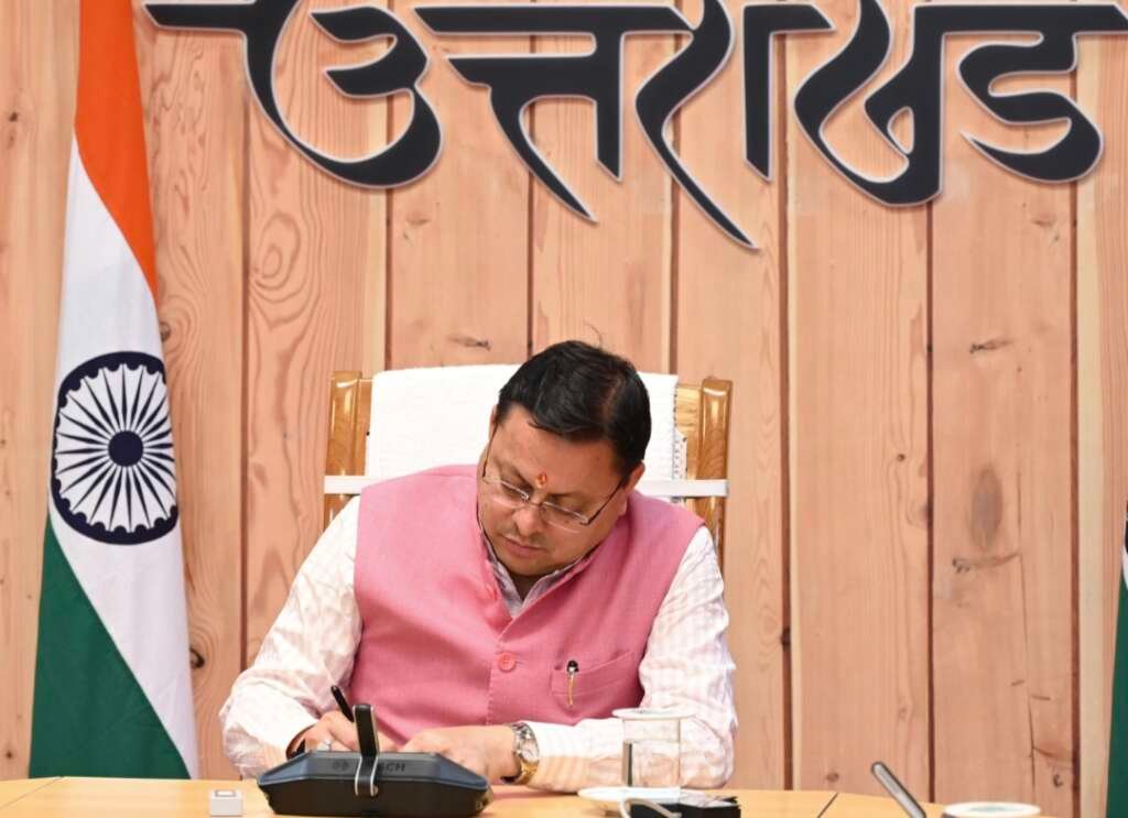 मुख्यमंत्री पुष्कर सिंह धामी विभिन्न विकास योजनाओं के लिए ₹1967 करोड़ की वित्तीय स्वीकृति देने के संबंध में।