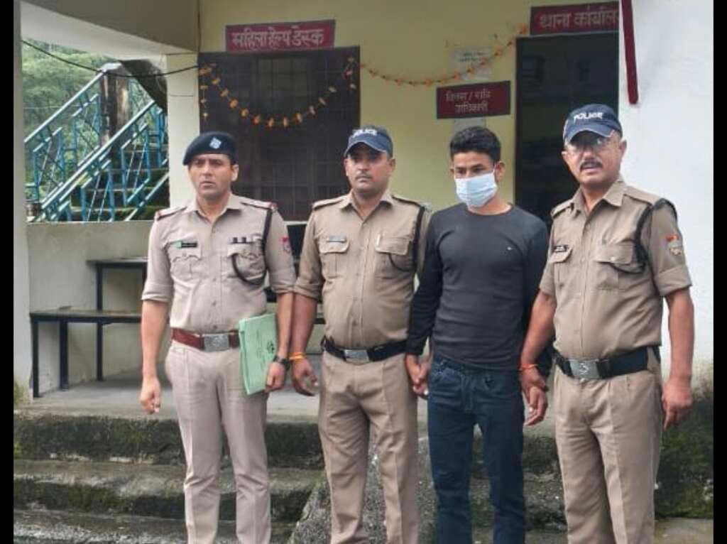 खनस्यूं में पत्नी की हत्या के आरोपी पति भीम सिंह को पुलिस ने काठगोदाम के पास से गिरफ्तार किया