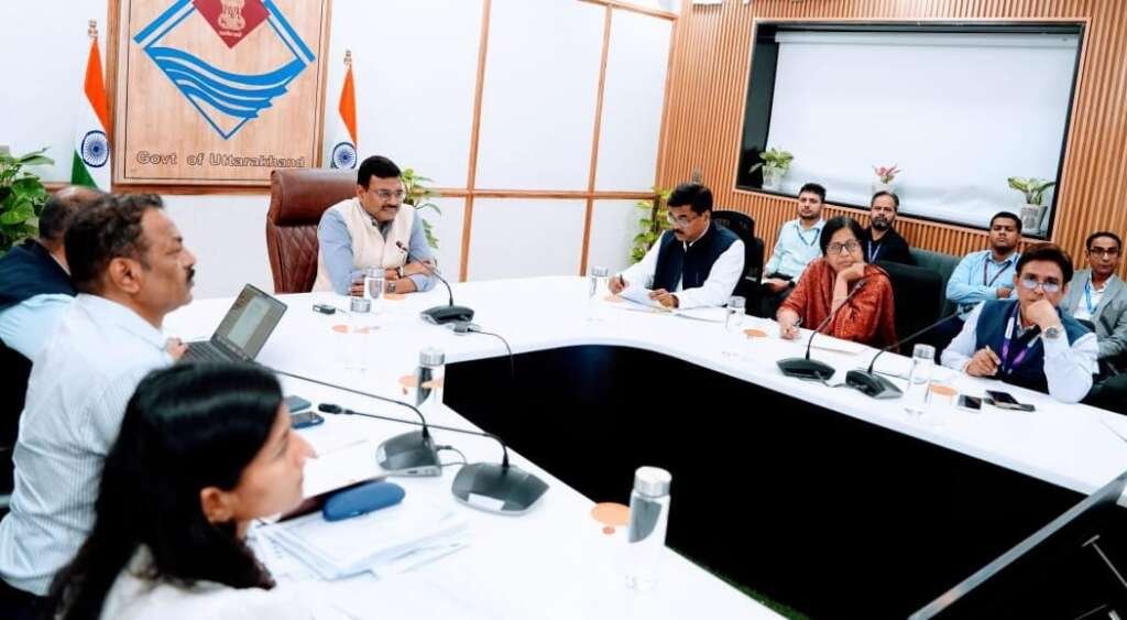 मुख्य सचिव आनंद बर्द्धन की अध्यक्षता में पुलिस विभाग और बैंकों के प्रतिनिधियों के साथ साइबर फ्रॉड पर बैठक