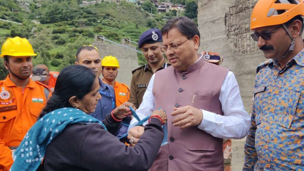 सीएम पुष्कर सिंह धामी और धनगौरी बरोलिया