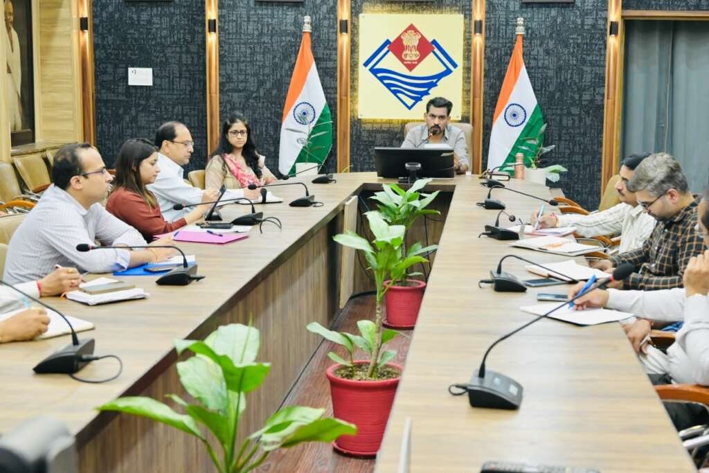देहरादून में सेवा संकल्प अभियान की तैयारियों को लेकर अधिकारियों की बैठक