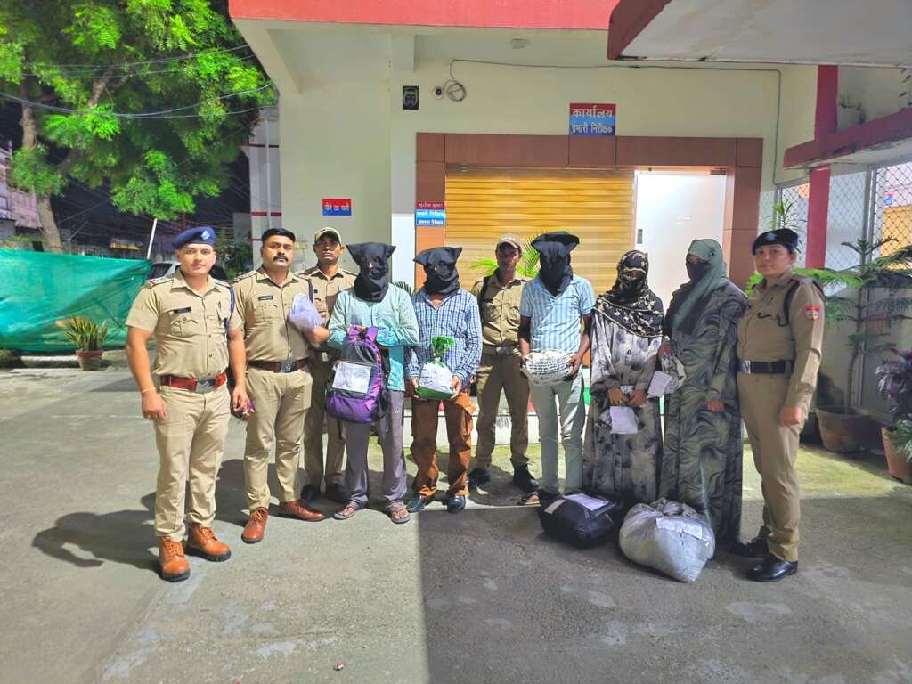 रामनगर में पुलिस की कार्रवाई के दौरान बरामद 7.553 किलोग्राम अवैध गांजा