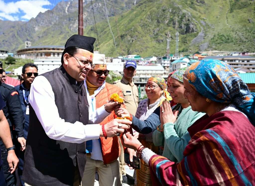 बदरीनाथ में देवभूमि कल्चरल फेस्टिवल-2026 के समापन समारोह में मुख्यमंत्री पुष्कर सिंह धामी
